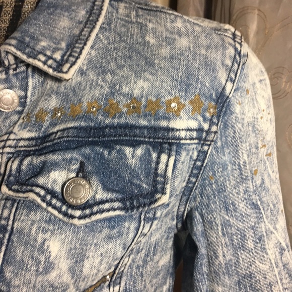 One of a kind golden wings on jean jacket - Picture 5 of 8